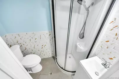 8 Madison Avenue, Glen Cove, NY 11542 - Photo 21