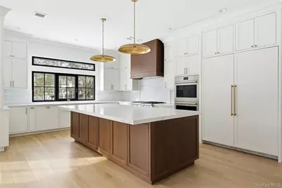 115 Weeks Drive, Dix Hills, NY 11746 - Photo 23