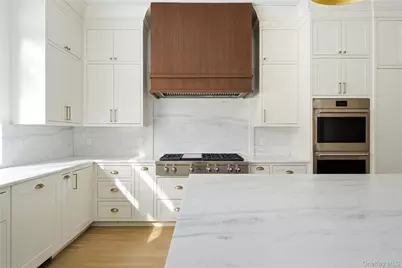 115 Weeks Drive, Dix Hills, NY 11746 - Photo 17