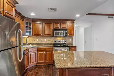 242 Maple Avenue #601, Westbury, NY 11590 - Photo 7