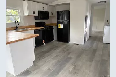 525/D17 Riverleigh, Riverhead, NY 11901 - Photo 3