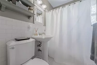 71-42 Little Neck Parkway #153B, Floral Park, NY 11004 - Photo 15