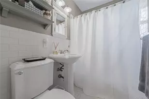 71-42 Little Neck Pkwy, Floral Park, NY 11004 - Photo 15