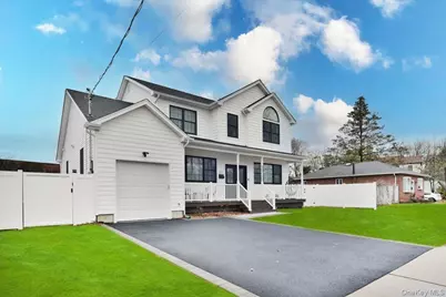 551 Grand Avenue, Lindenhurst, NY 11757 - Photo 5