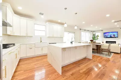 551 Grand Avenue, Lindenhurst, NY 11757 - Photo 15