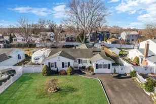 28 Pamela Ln, Selden, NY 11784 - Photo 31