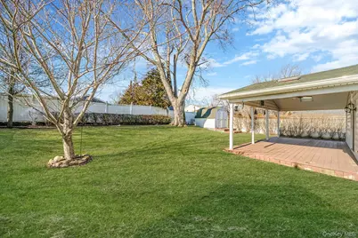 28 Pamela Lane, Selden, NY 11784 - Photo 29