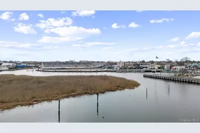 422 Marina Pointe Drive #422, East Rockaway, NY 11518 - Photo 19