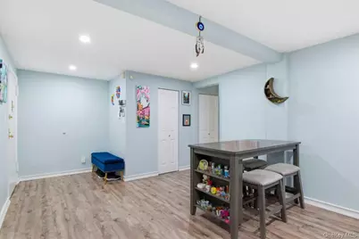 52 Brompton Road #52, Great Neck, NY 11021 - Photo 7