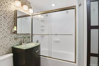 52 Brompton Road #52, Great Neck, NY 11021 - Photo 13