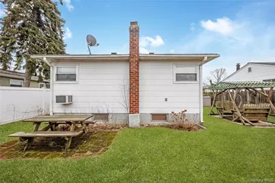 139 N Cedar Street, Massapequa, NY 11758 - Photo 19