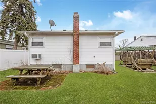 139 N Cedar St, Massapequa, NY 11758 - Photo 19