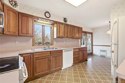 239 Greene Avenue, Sayville, NY 11782 - Photo 23