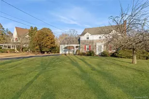 239 Greene Ave, Sayville, NY 11782 - Photo 9