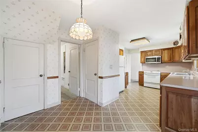 239 Greene Avenue, Sayville, NY 11782 - Photo 27