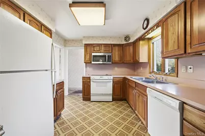 239 Greene Avenue, Sayville, NY 11782 - Photo 25