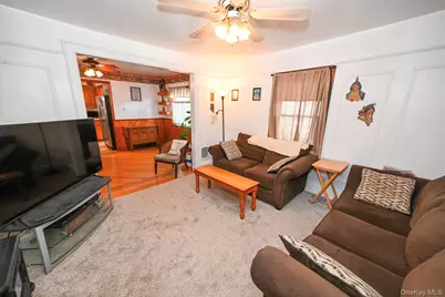 165 Cochran Place, Valley Stream, NY 11581 - Photo 3