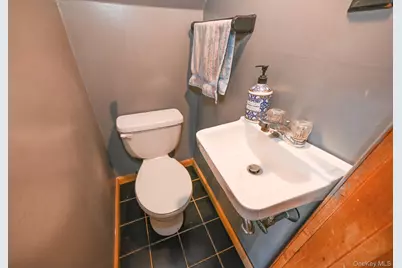 165 Cochran Place, Valley Stream, NY 11581 - Photo 9