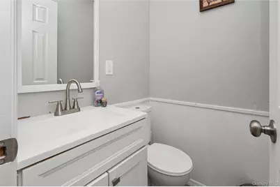 31 21st Avenue, Bay Shore, NY 11706 - Photo 19