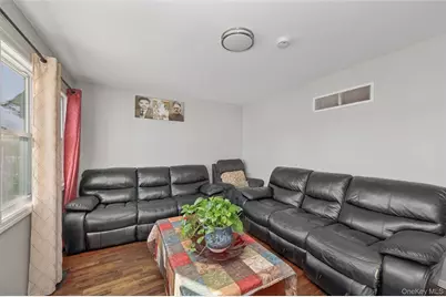 31 21st Avenue, Bay Shore, NY 11706 - Photo 5