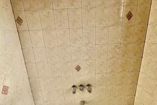 2186 Cruger Ave, Bronx, NY 10462 - Photo 11