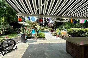 946 Manor Ln, Bay Shore, NY 11706 - Photo 39