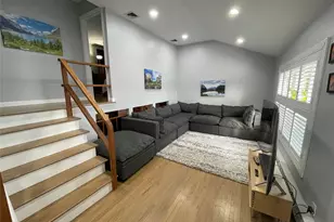 946 Manor Ln, Bay Shore, NY 11706 - Photo 5