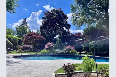 946 Manor Lane, Bay Shore, NY 11706 - Photo 35