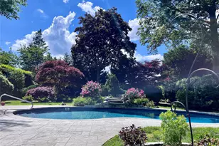 946 Manor Ln, Bay Shore, NY 11706 - Photo 35