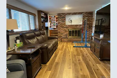 946 Manor Lane, Bay Shore, NY 11706 - Photo 21