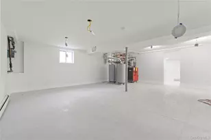 249-09 Mayda Rd, Rosedale, NY 11422 - Photo 13