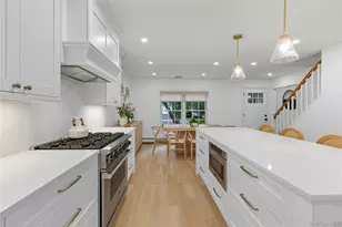 17 Entrance Rd, East Hills, NY 11577 - Photo 11