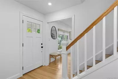 17 Entrance Road, East Hills, NY 11577 - Photo 5