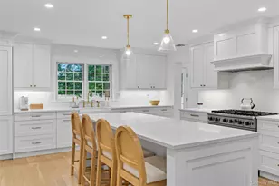 17 Entrance Rd, East Hills, NY 11577 - Photo 9