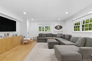 17 Entrance Rd, East Hills, NY 11577 - Photo 17