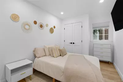 17 Entrance Road, East Hills, NY 11577 - Photo 19