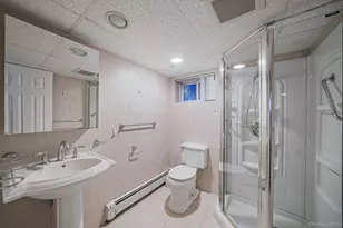 137 Charles St, Lynbrook, NY 11563 - Photo 25