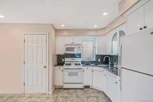 137 Charles St, Lynbrook, NY 11563 - Photo 11