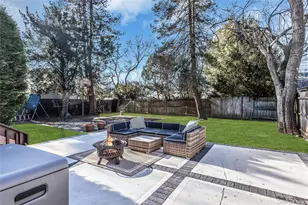 14 Hawthorne St, Lynbrook, NY 11563 - Photo 25