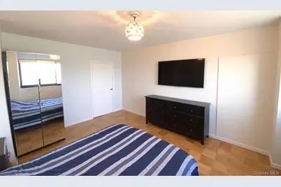 27110 Grand Central Parkway #1V, Floral Park, NY 11005 - Photo 13
