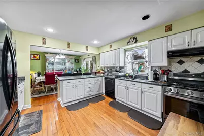 18 Oxford Court, Hillcrest, NY 10977 - Photo 11