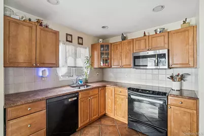 29 Lexington Avenue, West Babylon, NY 11704 - Photo 3