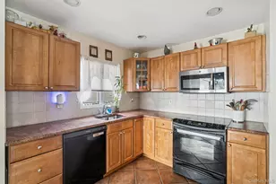 29 Lexington Ave, West Babylon, NY 11704 - Photo 3