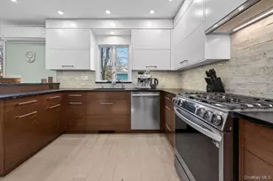 22 Bay Beach Ave, Bayville, NY 11709 - Photo 15