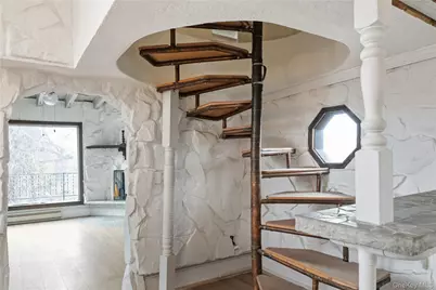 378 Broadway 9W #2, Esopus, NY 12487 - Photo 9