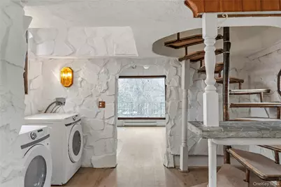 378 Broadway 9W #2, Esopus, NY 12487 - Photo 11