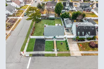 616 Kenmore Avenue, Copiague, NY 11726 - Photo 13