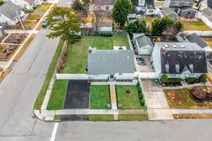 616 Kenmore Ave, Copiague, NY 11726 - Photo 13