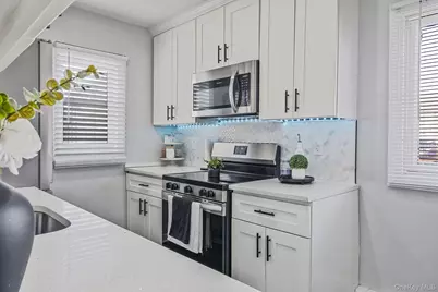 616 Kenmore Avenue, Copiague, NY 11726 - Photo 33