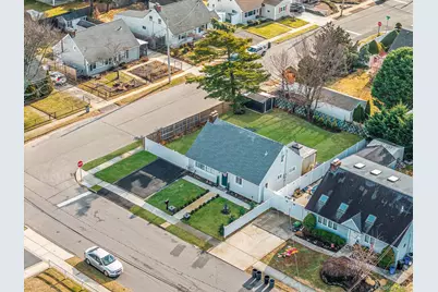 616 Kenmore Avenue, Copiague, NY 11726 - Photo 15